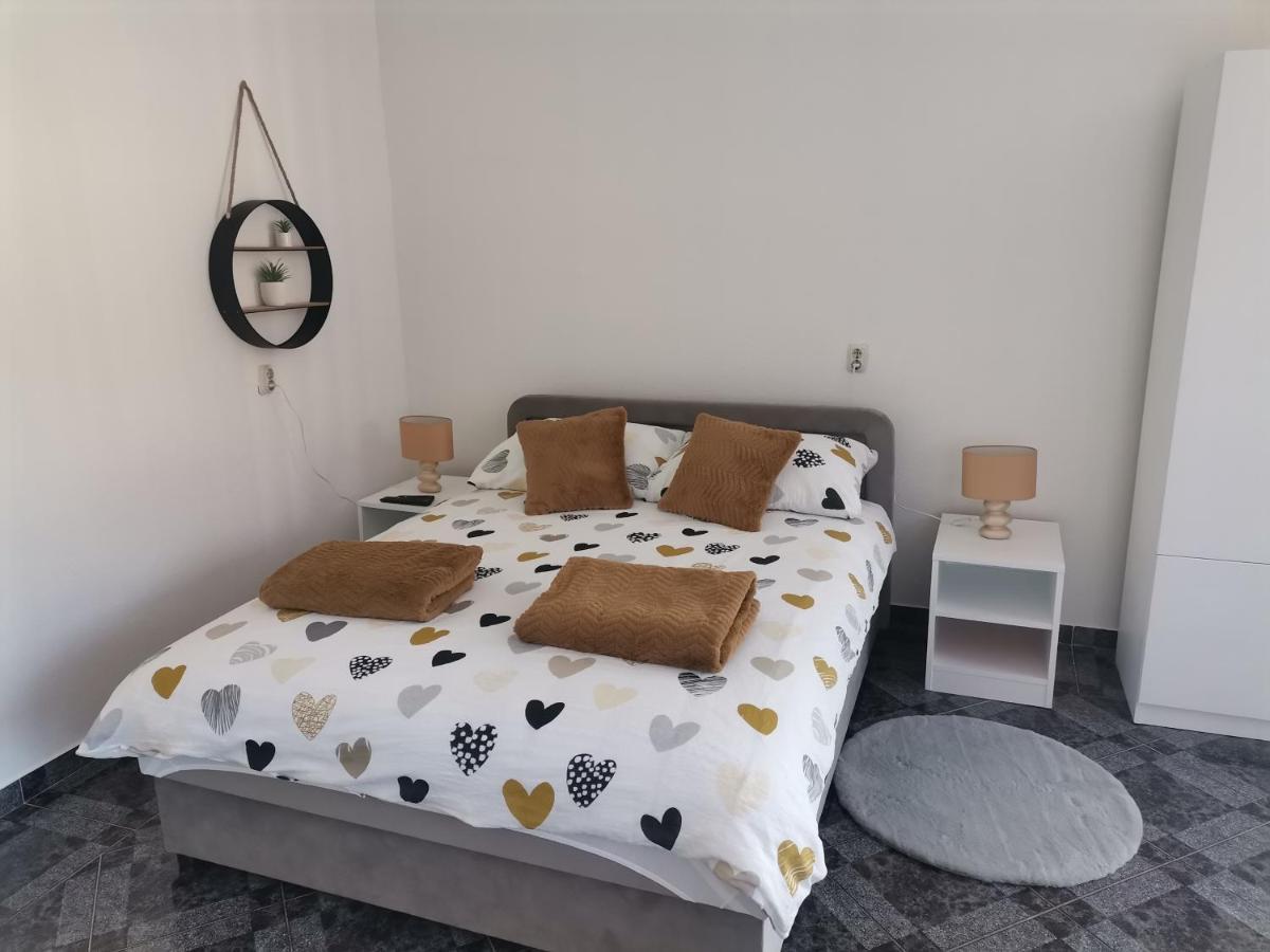 Lucija Appartement Gospić Buitenkant foto